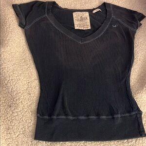 Hollister Women's Black Ribbed V-Neck Tee